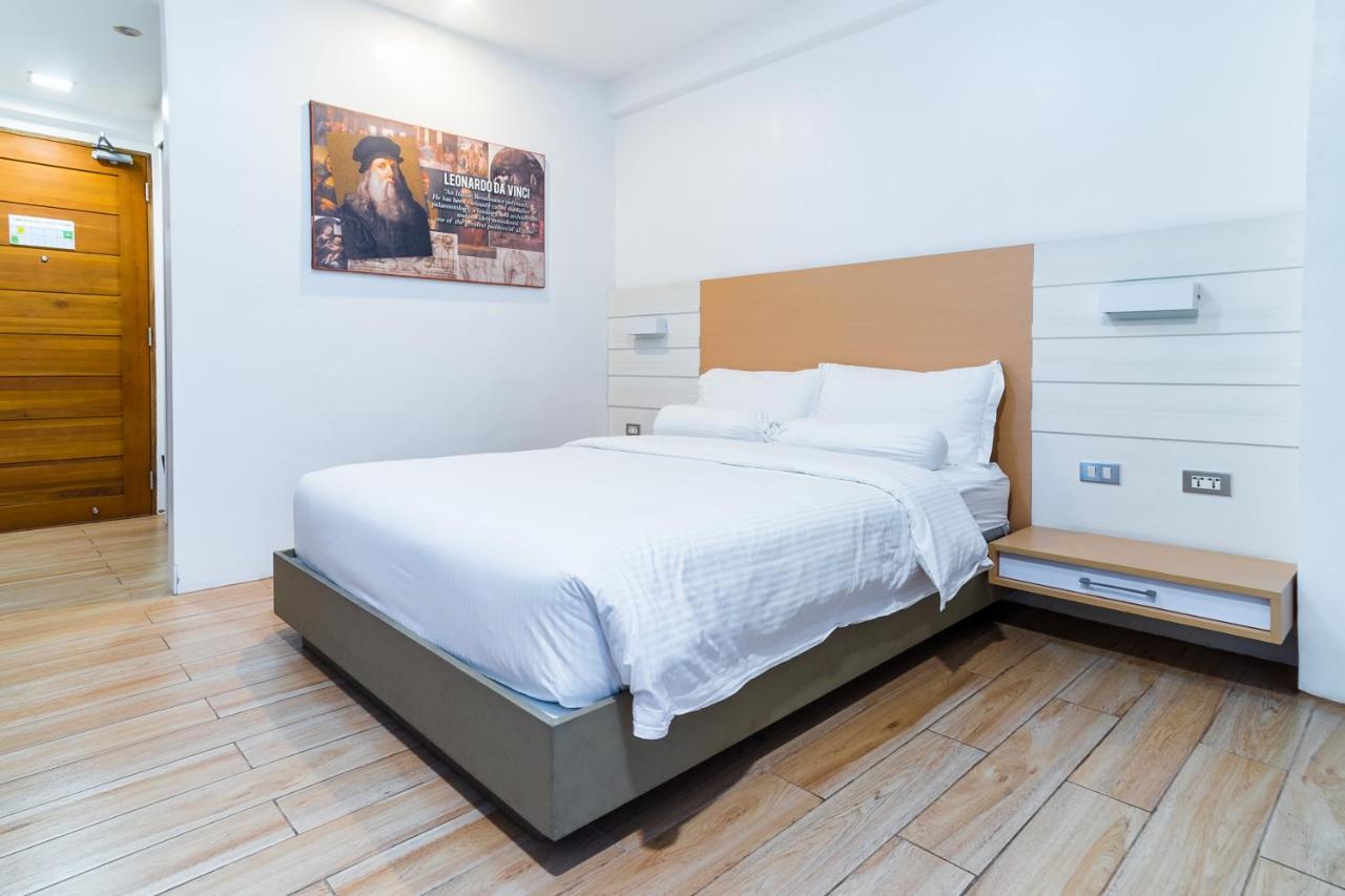 Deluxe Queen Room